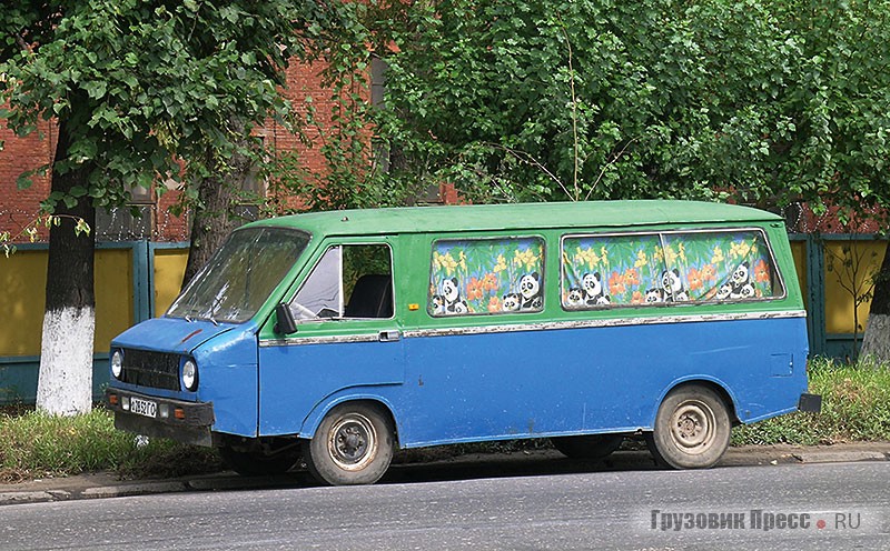 Самодельный репликар микроавтобуса РАФ-2203 1989 г. из Горьковской области. Самое интересное, что от РАФа использованы только окна