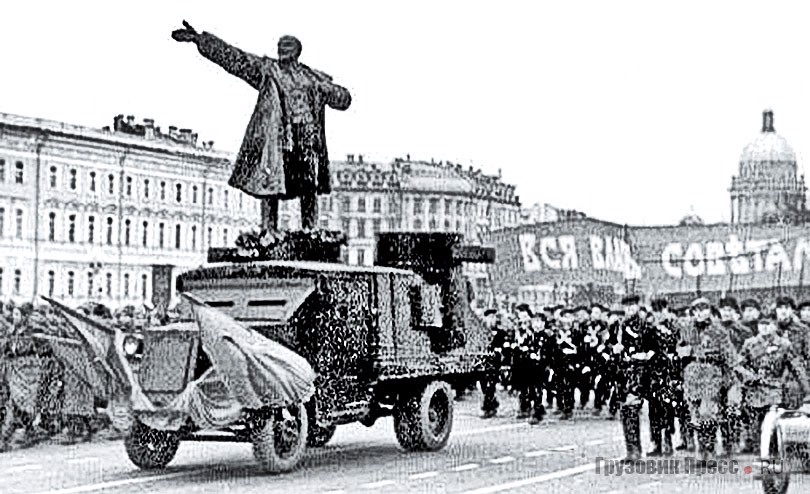 Имитация «ленинского» броневика на базе ГАЗ-51А на Дворцовой площади в Ленинграде, 7 ноября 1967 г.