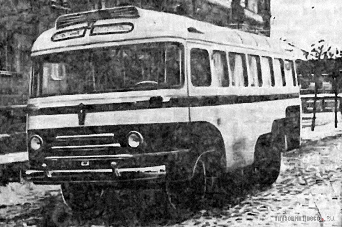 Автобус вагонного типа, изготовленный в 1954 г. История донесла до нас только такую плохонькую его фотографию из газеты «Советская Белоруссия»