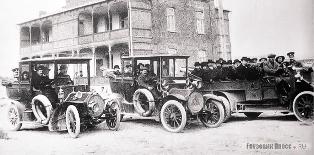 Легковые машины NAG AC4 11/18 PS и открытый автобус предпринимателя Васильева перед отправкой в Джульфу. Тифлис, 1910 г.