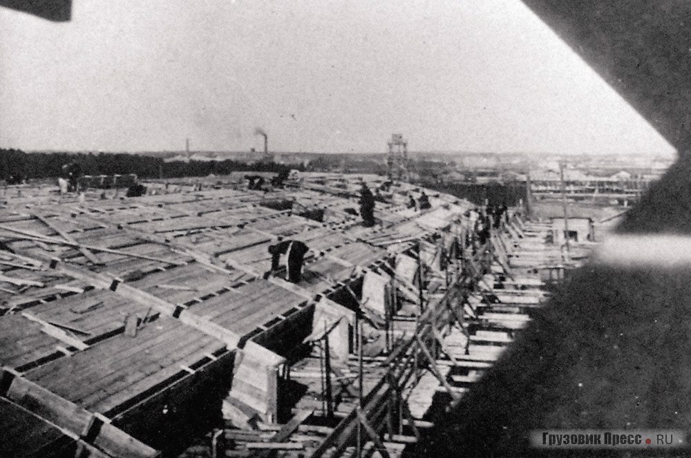 Строительство кузнечного корпуса, 1916 г.
