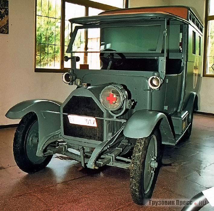 Санитарный фургон [b]Fiat Tipo 2F[/b] впервые применялся в Ливийской кампании 1912 года. Отличался моноблочным 4-цилиндровым двигателем рабочим объёмом 2,6 л (20 л.с. при 1700 об/мин) с алюминиевым картером, а также приводом ведущих колёс карданным валом. На похожем фургоне, уже в годы Великой войны, ездил Эрнест Хемингуэй