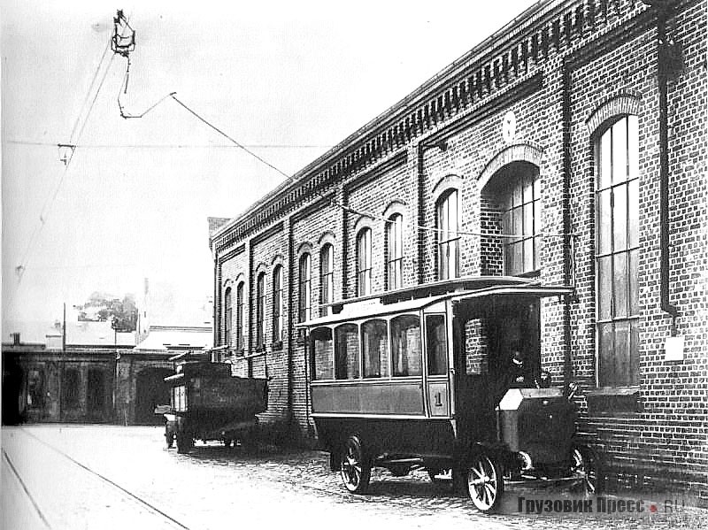 Троллейбус Lloyd-Köhler конструкции Георга Вилли Кёлера с электромотором производства берлинской компании AEG в эксплуатации на «безрельсовой дороге» города Бремена, 1912 г.