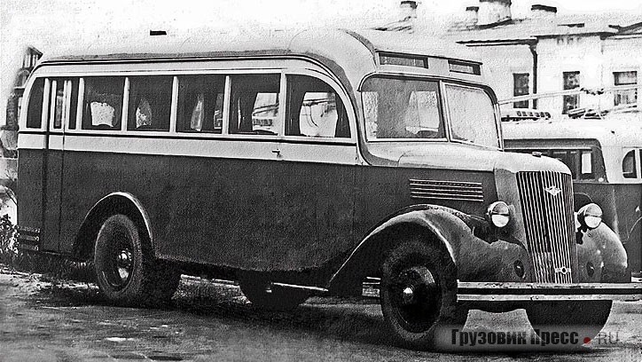 Заводской автобус на шасси Я-6 с капотом от ЯГ-7 и обтекаемым кузовом (иногда ошибочно называемый ЯГ-7А). Ярославль, 1939 г.
