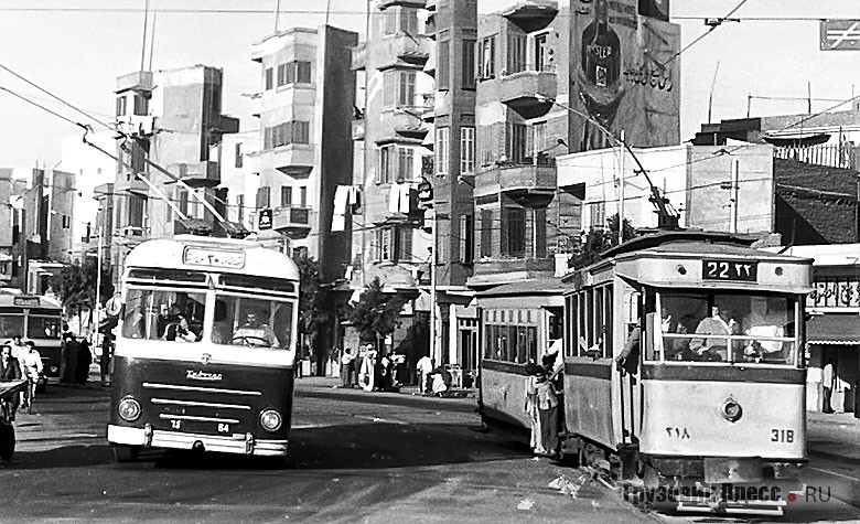 Троллейбус и трамвай в 1962 г. до прихода автобусов мирно делили пассажиропотоки на главных улицах Каира