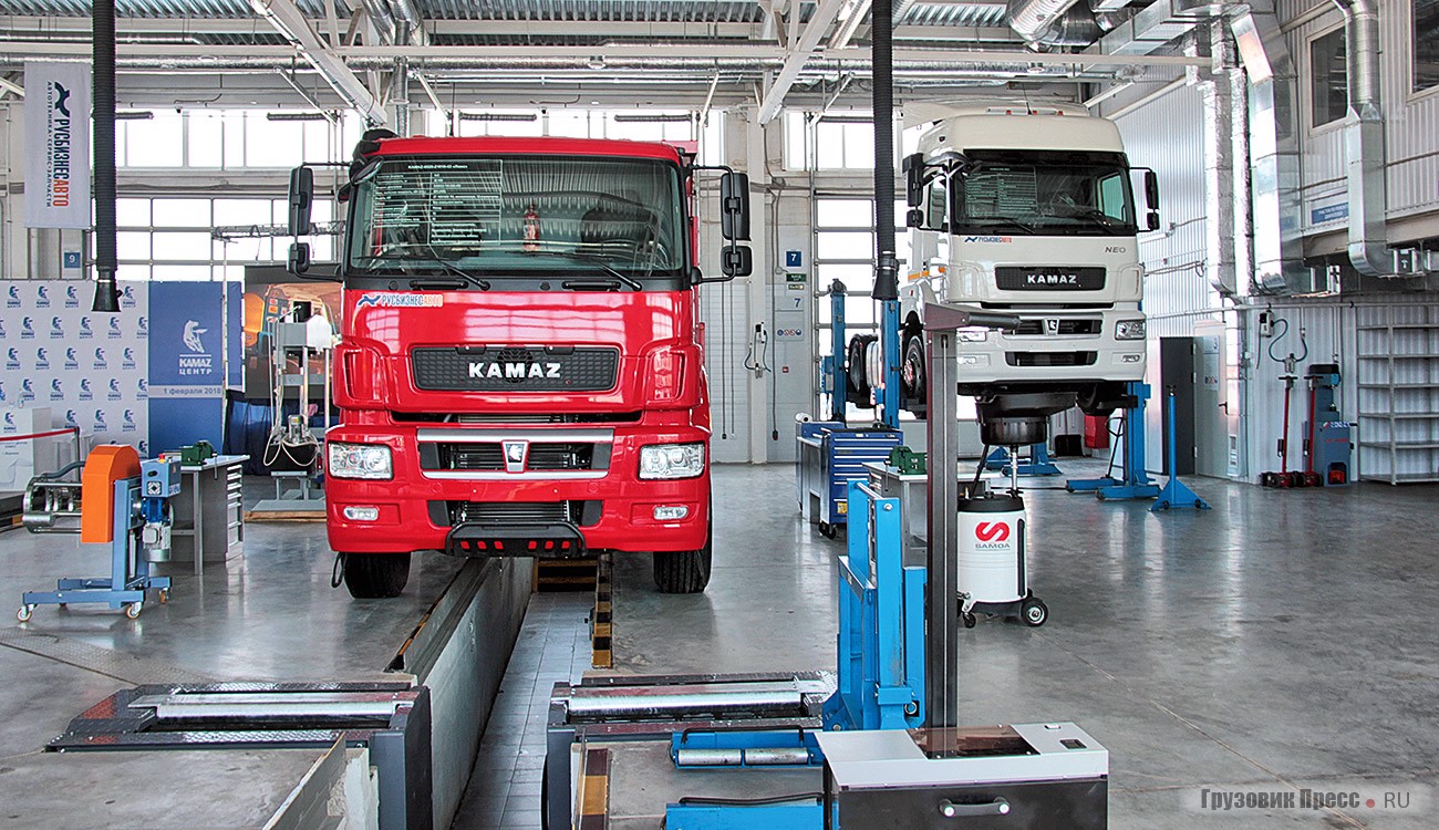 Динамический тормозной стенд с беговыми барабанами Ahs-Pruftechnik[br] [br]Использование передвижных подъёмников подкатного типа позволяет оптимизировать использование пространства ремзоны в зависимости от фактических размеров транспортного средства