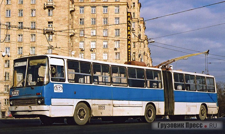 Троллейбус «СВАРЗ-Икарус» выпускали на Московском троллейбусном ремонтном заводе с 1988 по 1991 г. Эксплуатировались до 2003 г.
