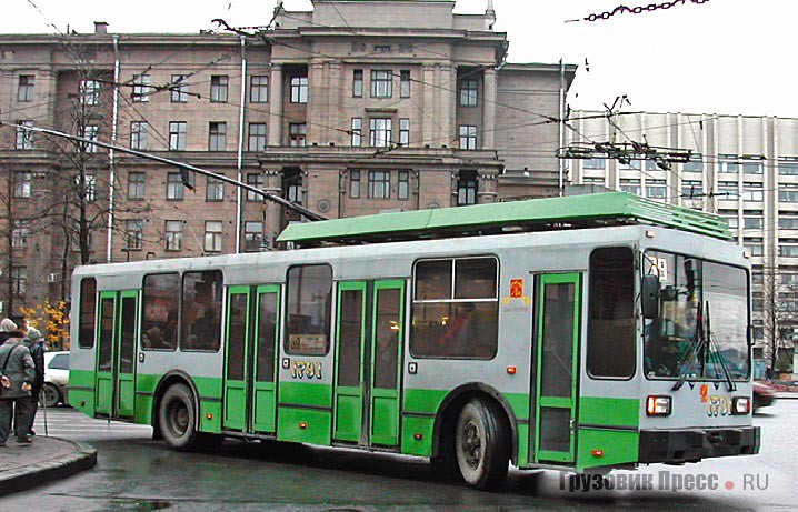 В 2000 г. в Санкт-Петербурге (на ПТМЗ) было начато производство троллейбусов ПТЗ, затем ПТ-5283. Эти машины работают только в городе на Неве