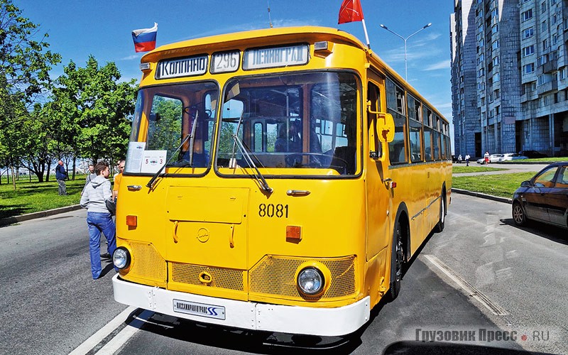 [b]ЛиАЗ-677М, 1998 г.[/b] «Луноход» ЛиАЗ-677М – один из последних классических ЛиАЗов в Петербурге. Эта машина была собрана из «запчастёвого» кузова силами Колпинского автобусного парка, где и работала вплоть до передачи в музей