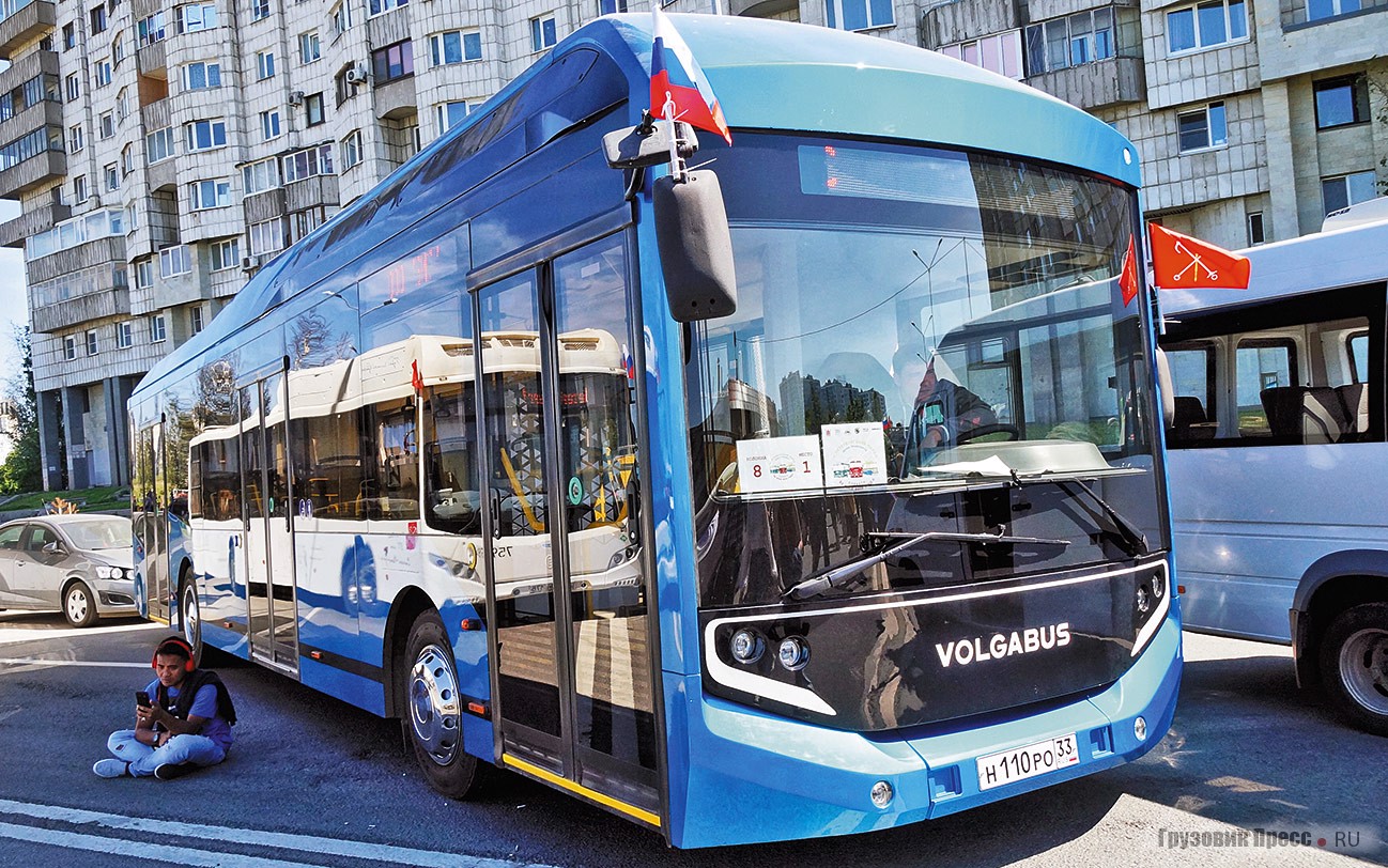 [b]Volgabus «Ситиритм-12 ELF» (2017 г.).[/b] В колонне инновационного подвижного состава был показан новейший электробус от «Волгабас» – модели «Ситиритм-12ELF». Главное отличие от предыдущих электрических «Волгабасов» – полностью новый кузов в достаточно эффектном дизайне. Время зарядки – 6 часов, заявленный запас хода – более 220 км