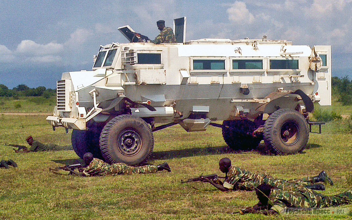 Южноафриканская Республика является одним из родоначальников бронеавтомобилей класса MRAP. Одни из наиболее типичных представителей данной школы – броневики [b]Casspir[/b] (первый снимок) и Gila MBPV (второй снимок) производства фирмы IVEMA