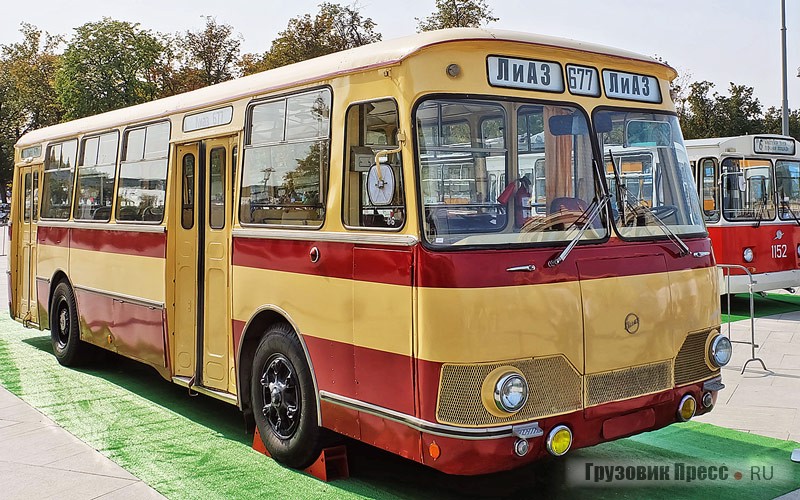 Трудяга московских улиц автобус ЛиАЗ-677