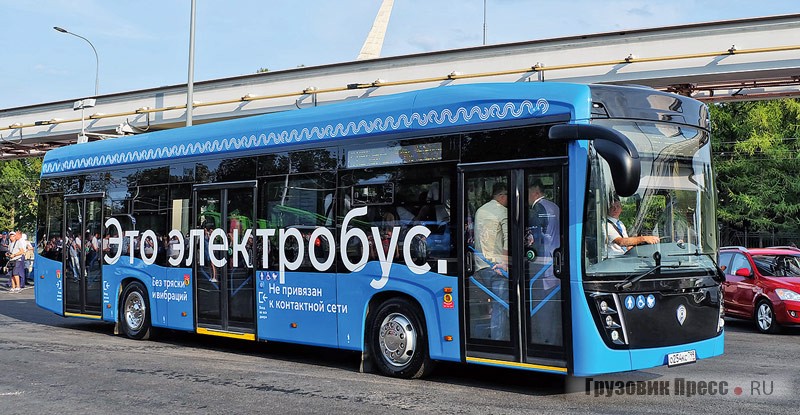 Электробус КАМАЗ-6282 с первыми пассажирами отправился в свою первую официальную поездку