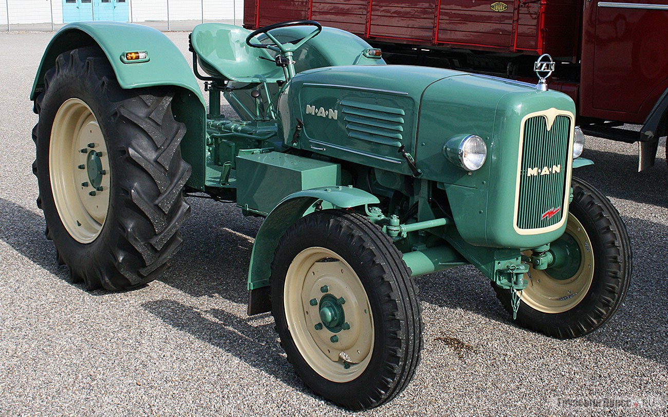 Компания MAN выпускала тракторы [b]Farm Tractor 2 R 3[/b] в Нюрнберге с 1938 г. и с 1955 по 1963 гг. в Мюнхене/ Карлсфельде. Данная модель 1961 г. снаряженной массой 2350 кг оснащалась 4-цилиндровым дизельным двигателем мощностью 50 л.с.