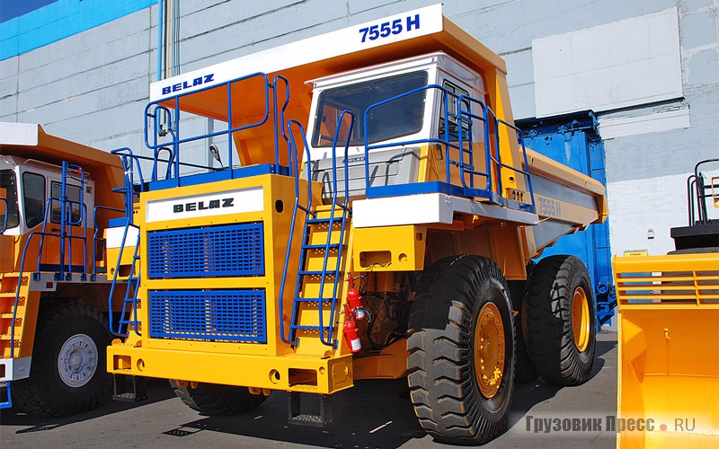 Карьерный самосвал БелАЗ-7555 H грузоподъёмностью 55 т с планетарной коробкой передач