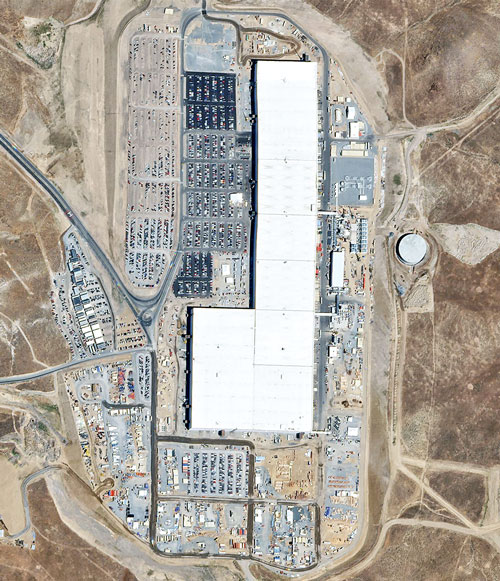 Завод Tesla Gigafactory 1, выпускающий аккумуляторы в индустриальном кластере Тахо-Рино (Невада)