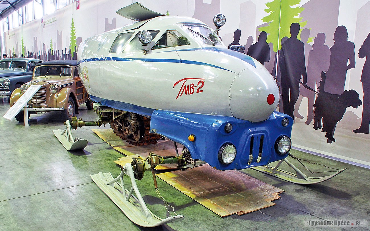 [b]Снегоход ГВМ-2[/b] построен в 1985 году в Оренбурге Михаилом Филипповичем Гундриным и его сыном Всеволодом. Название машины расшифровывается как «Гундрины, Михаил и Всеволод, второй образец». В передней секции корпуса расположена кабина на четыре человека, в задней – моторный отсек, где продольно размещён силовой агрегат УАЗ-469. От коробки передач вращение передаётся малым карданным валом ГАЗ-69 к главной передаче ГАЗ-69 и укороченными полуосями ГАЗ-69 – на двойную цепную передачу движителя. В качестве движителя выступает либо гусеничный ход, либо (в условиях эксплуатации летом) единственное колесо с шиной размерностью 930х305 мм от самолёта Ту-134. Опирается конструкция на четыре лыжи, заменяемые летом колёсами с авиационными шинами 600х180 мм. Снегоход на 80% состоит  из готовых узлов. Гундрины зарегистрировали ГВМ-2 в ГАИ, получили регистрационные номера и ездили на нём по Оренбургу. Выпустить партию из 40 таких снегоходов помешали обстоятельства