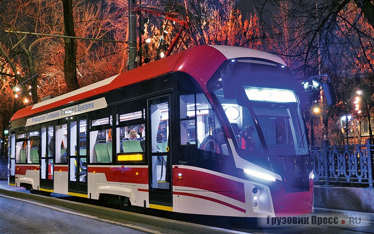 Помимо ретротехники в параде участвуют и новейшие образцы московских трамваев. В основу новинки «Львёнок» (71-911ЕМ), изготовленной ПК ТС «Транспортные системы», положен трамвайный вагон CityStar. Трамвай имеет 100% низкий пол и базируется на специальной патентованной тележке