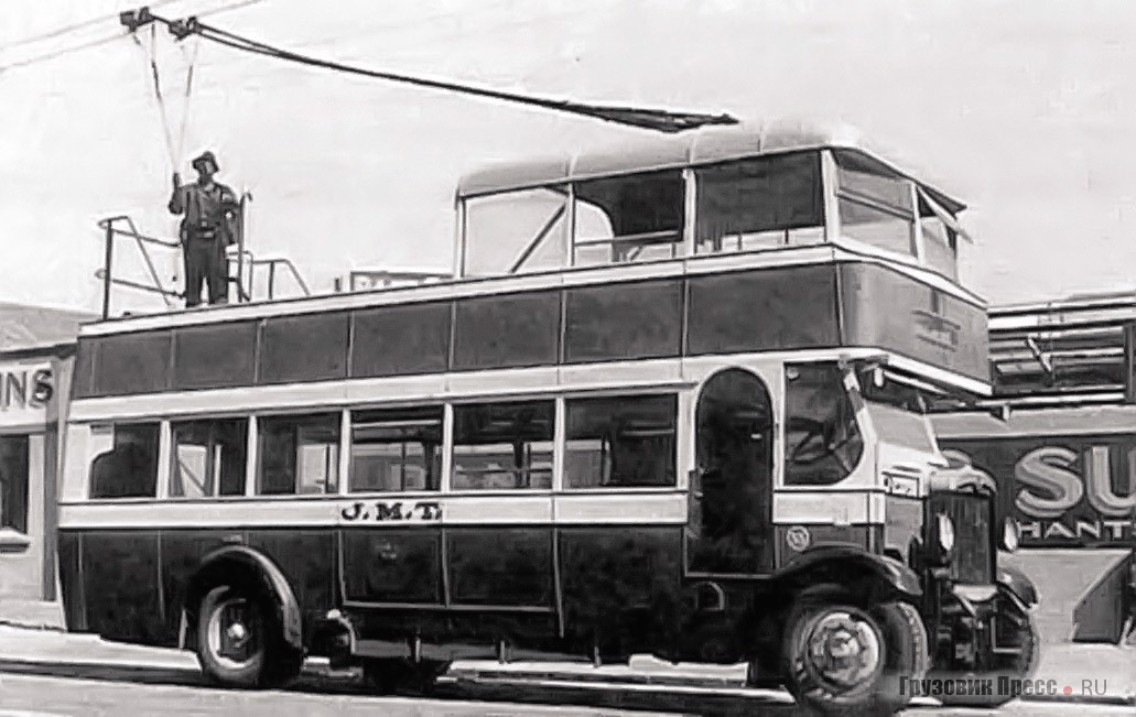 В Йоханнесбурге помимо пассажирских троллейбусов использовали полугрузовые Thornicroft и специальный подвижной состав для смазки проводов