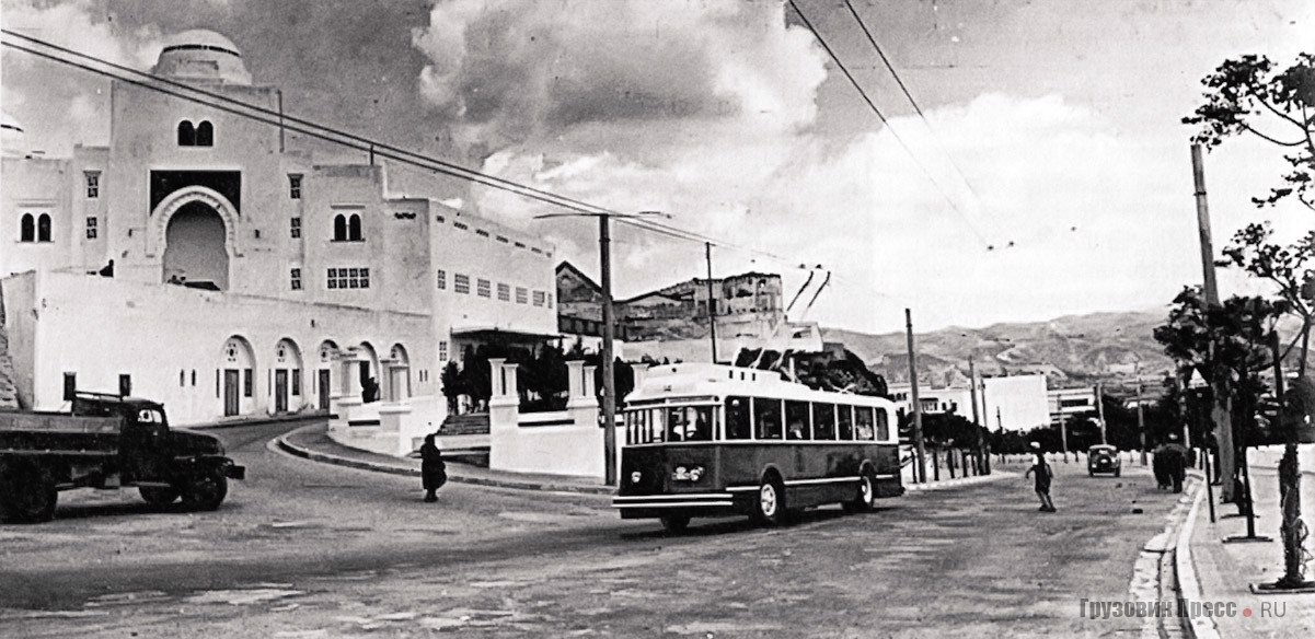 Троллейбус FBW в центре города Рио-Мартин, 1960-е гг.