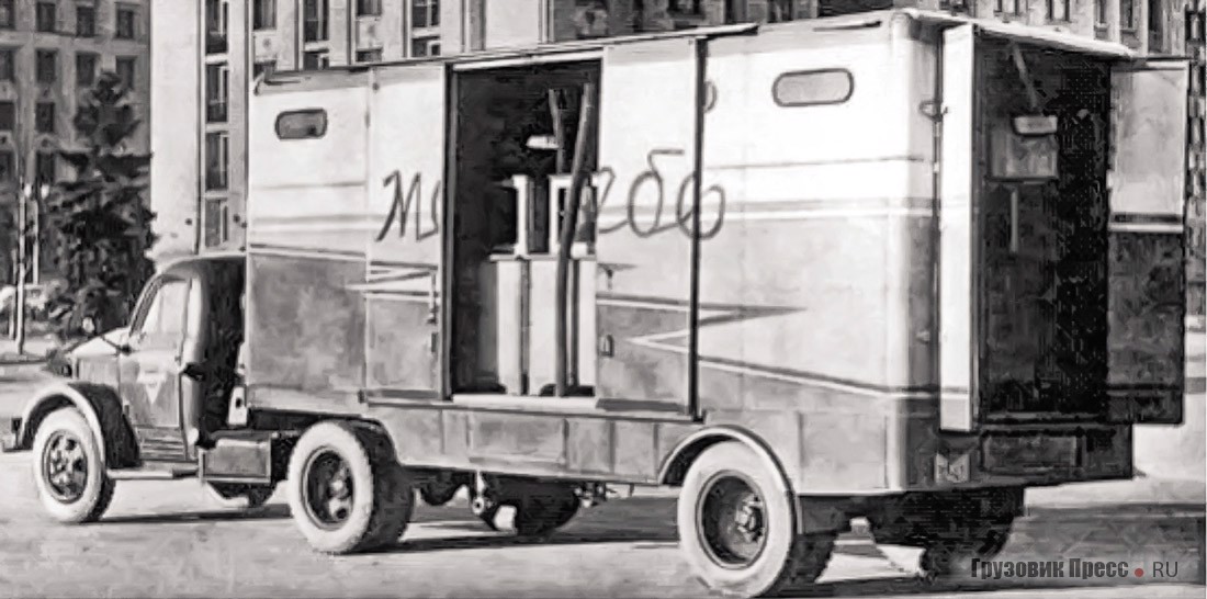 Модификация полуприцепа-фургона «Аремкуза» для перевозки мебели, получившая индекс «818», в паре с ранним ГАЗ-51П. Москва, 1961 г.