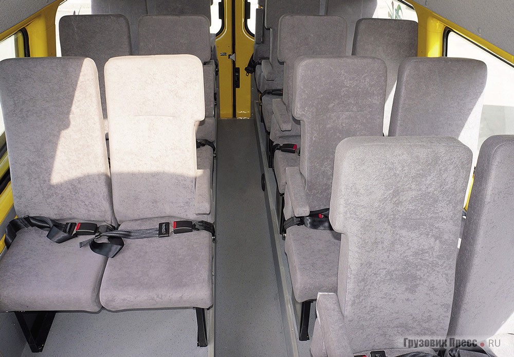 «Детские» сиденья позволяют сделать четырёхрядную планировку в автобусе на базе Ford Transit