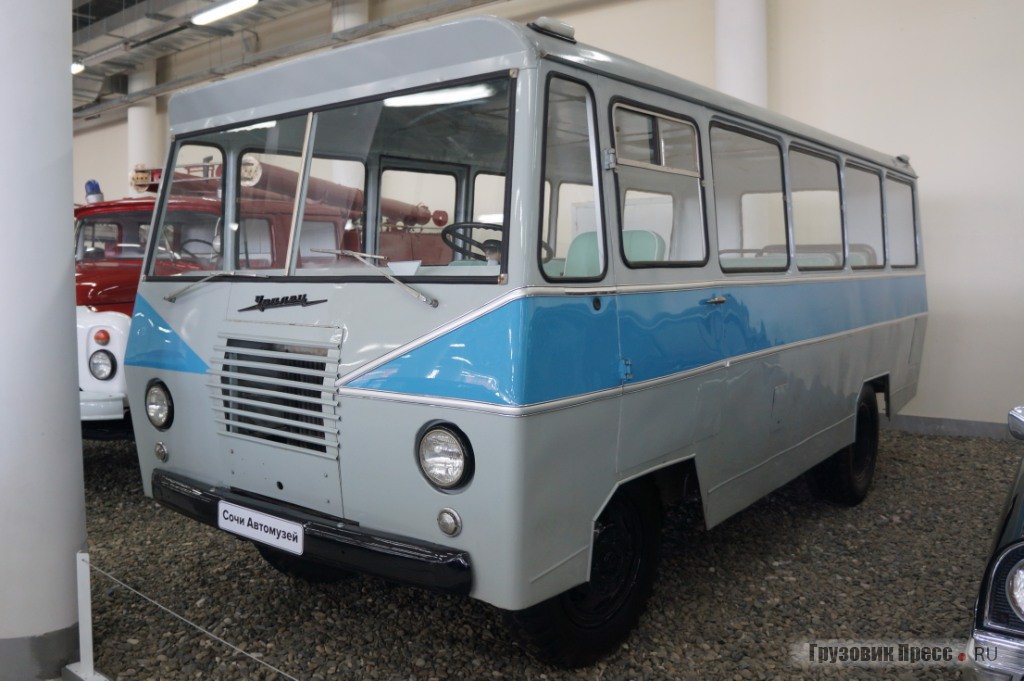 Редчайший автобус "Уралец" в музее, судя по всему, представлен модификацией "автоклуб" - Уралец-66АС.