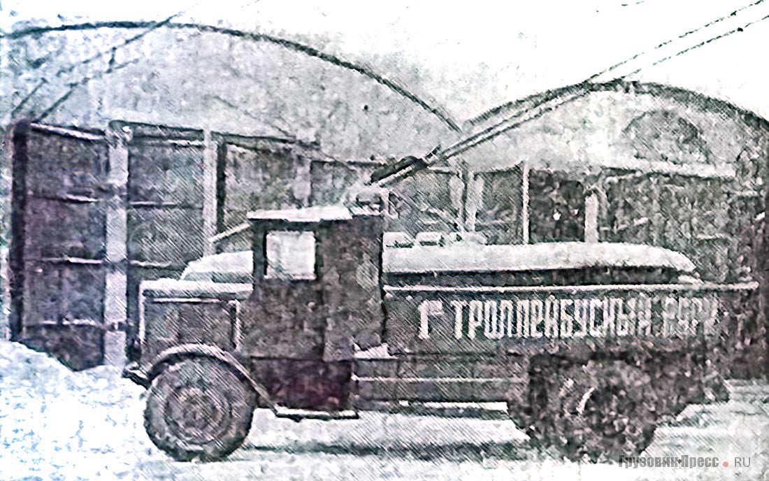 Первый советский 2,15-тонный грузовой троллейбус построенный в 1936 году московским заводом «Динамо» им. Кирова на шасси ЯГ-4