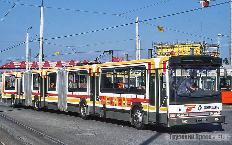 Трёхзвенный 206-местный автобус RVI Mеgabus, плод начавшегося в 1982 г. сотрудничества с заводом Heuliez. С 1986 по 1989 г. построили всего 10 штук – транспортников отпугивала не конструкция, а цена 2,7 млн франков, в 1,5 раза дороже обычного сочленённого автобуса