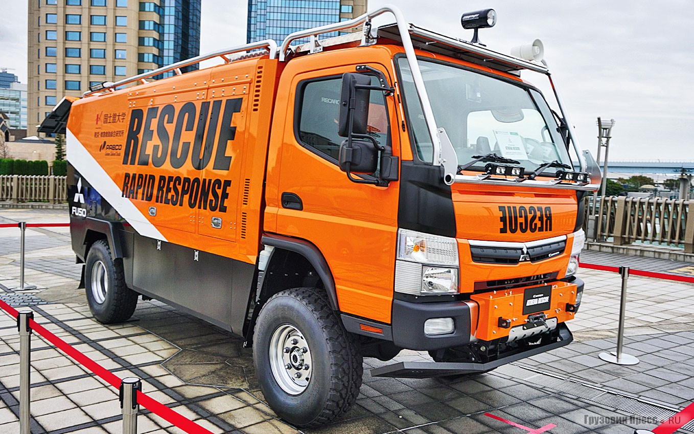 Спасательный грузовик [b]Mitsubishi Fuso ATHENA[/b] на шасси Canter 4х4 разработан совместно с университетом Кокушикан, но был представлен в рамках ассоциации Japan Automobile Manufacturers Association, Inc. (JAMA)