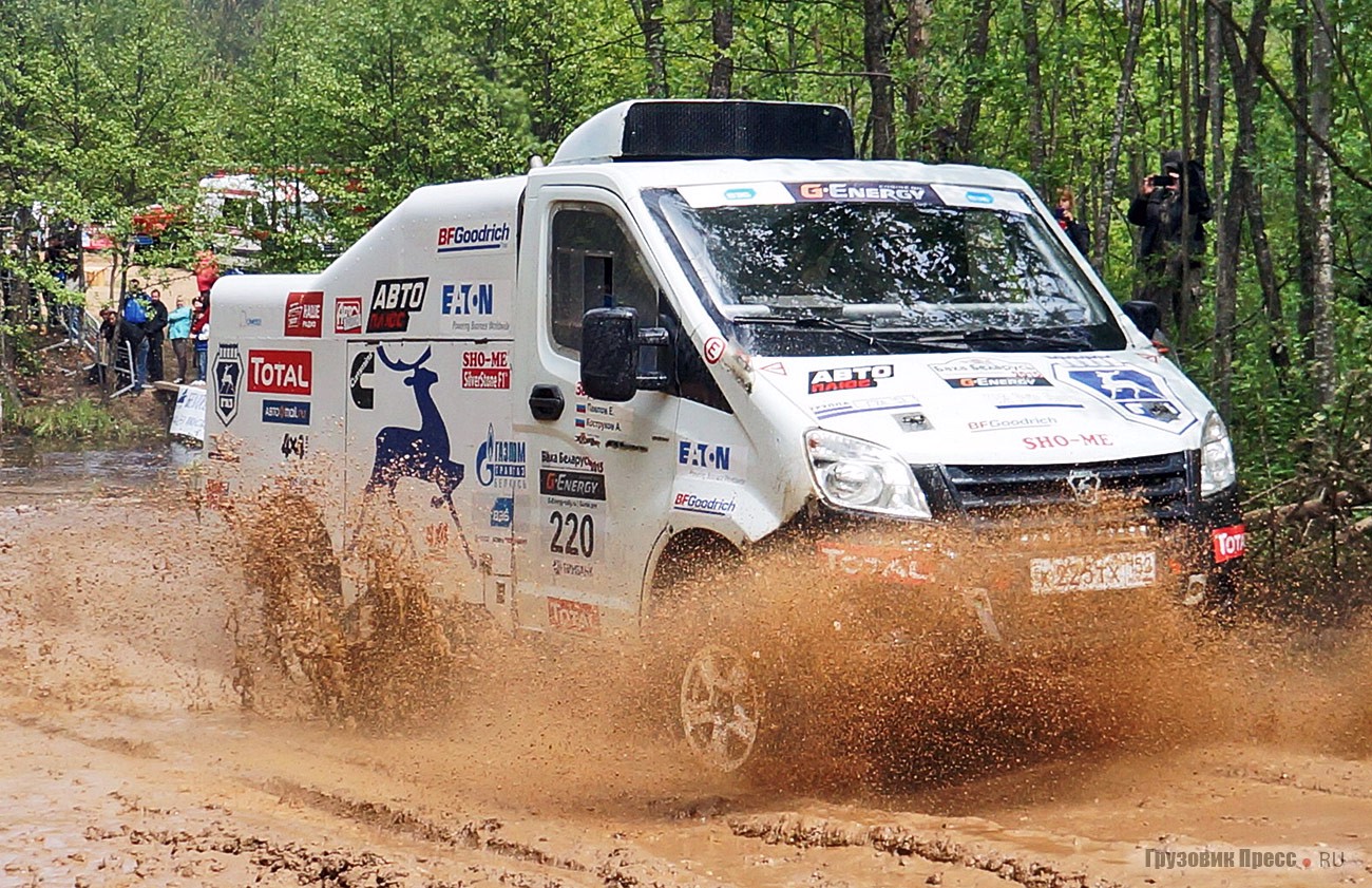 [b]ГАЗ-33027[/b] – в прошлом сезоне Александр Коструков завоевал на нём первое место в классе. Машина оказалась хорошо сбалансированной и позволяет на равных соревноваться с конструкциями, требующими гораздо бо’льших финансовых вложений