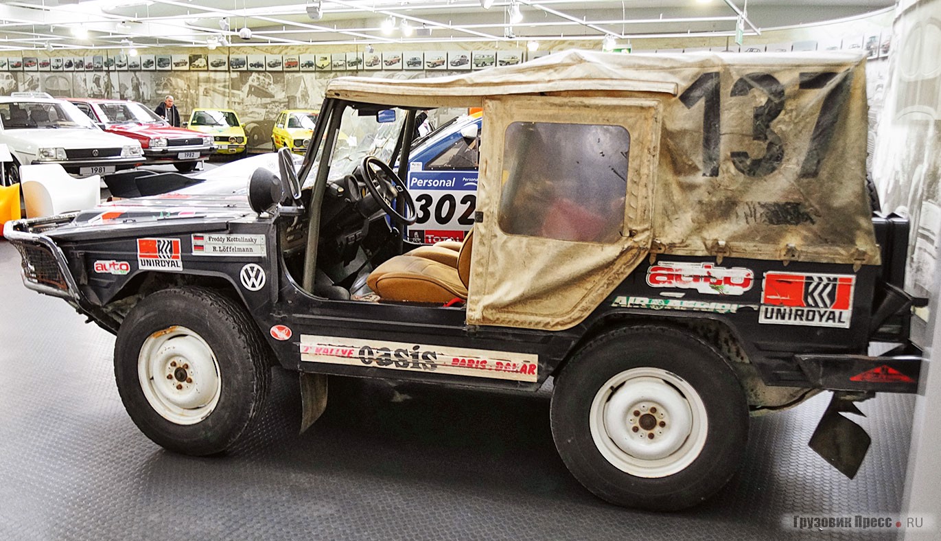 [b]Полноприводный джип Volkswagen Iltis («хорёк») Typ 183[/b] начал заменять в бундесвере Typ 181 уже в 1978 г. В музее он представлен образцом со спортивной биографией: этот 75-сильный фаэтон в 1980 году победил на ралли «Оазис», предшествовавшей гонке «Париж–Дакар». Пилотом машины был легендарный раллист Фредди Граф Коттулински, а три других «Ильтиса» в той гонке заняли 2, 4 и 9 места. В немецкой армии с 1988 года эти аналоги ЛуАЗов начали менять на более комфортные «гелендвагены» Mercedes-Benz G-класса