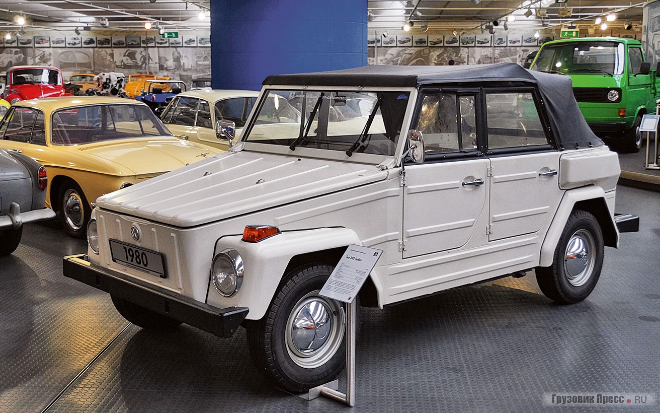 [b]Заднеприводный Volkswagen Typ 181 Kurierwagen 1980 г.[/b] на агрегатах «жука» разрабатывался как наследник «кюбельвагена» для бундесвера и госучреждений. Он продавался как Volkswagen Trekker Typ 182 в Англии, как Volkswagen Thing Typ 181 в США, как Safari в Мексике и Южной Америке, Pescaccia в Италии. Выпускался на заводах в Вольфсбурге (1968–1974 гг.), Ганновере (1974–1983 гг.), Пуебло (1970–1980 гг.) и Джакарте под именем Volkswagen Camat (1973–1980 гг.). В ФРГ выпущено 70 519 автомобилей, в Мексике – 20 364 шт. VW Safari