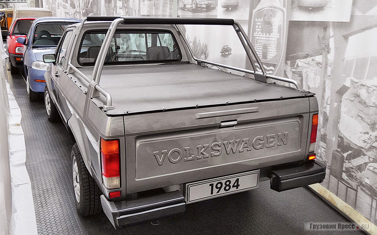 Из 94 659 единиц «кэдди» первого поколения в экспозиции музея попали два экземпляра на базе Golf I: [b]пожарный Caddy Feuerwehr 1991 года[/b], и четырёхфарный [b]Caddy Showcar 1984 года[/b], скромно задвинутый за ширму основной экспозиции в связи с временной выставкой мотоциклов в музее. Компанию им составляет [b]Golf II поколения[/b], служивший в местной пожарной дружине