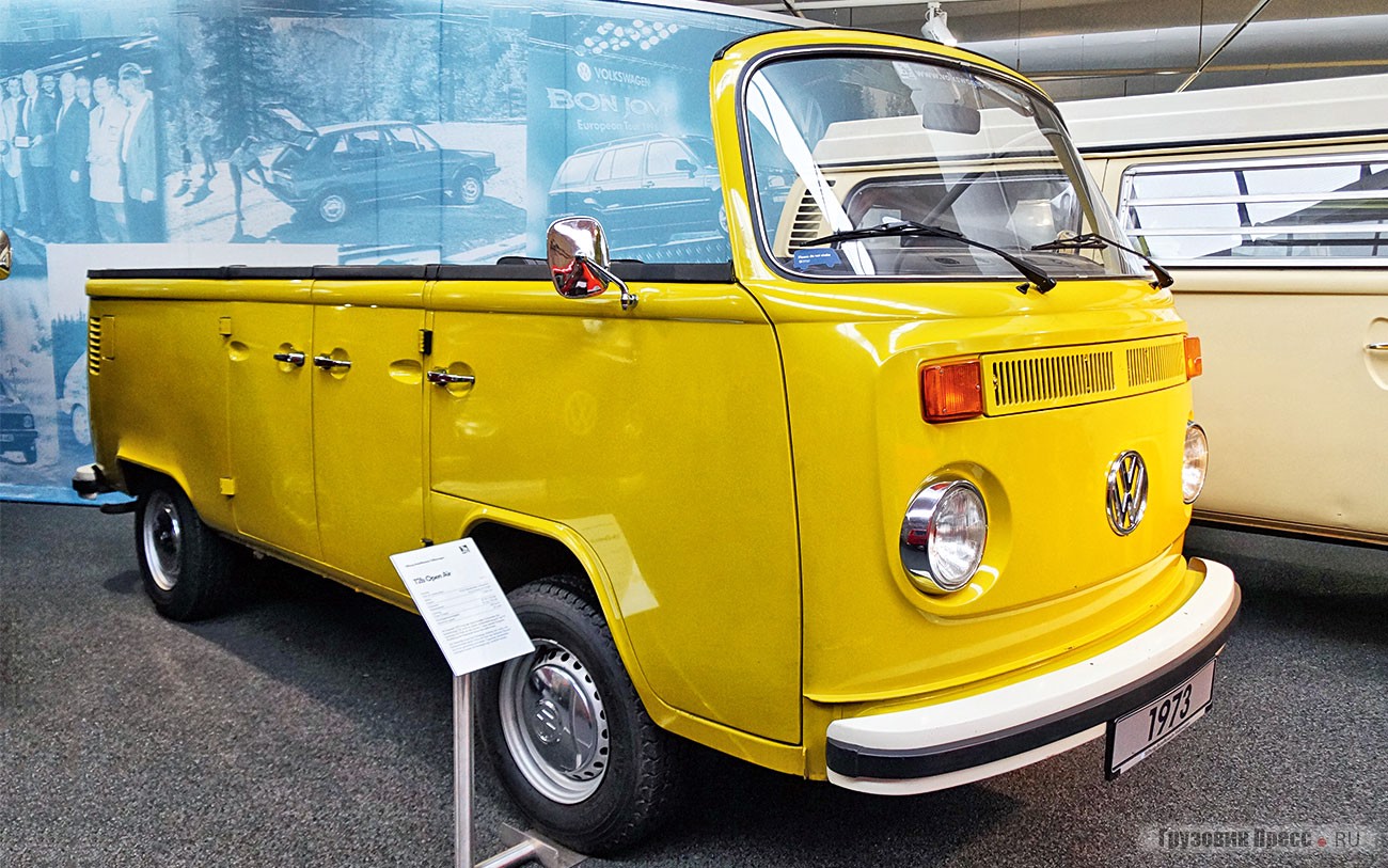 Закрыв глаза на структурную жёсткость кузова, в 1973 году был построен открытый [b]кабриолет Volkswagen Open Air Typ 2 (T2b)[/b]. Серийной машиной, доступной к покупке, он так и не стал, как и удлинённый Volkswagen Maxi-Käfer, необычная машина была изготовлена для немецкого телешоу «Место под солнцем» (Ein Platz an der Sonne)