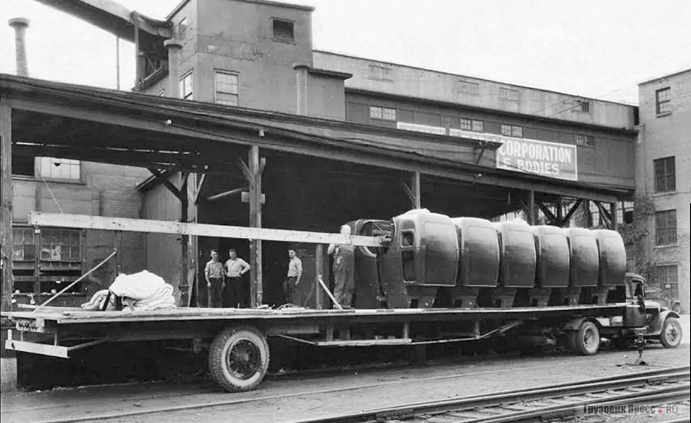Отгрузка кузовов для American Austin с завода Hayes Body Corp. в Гранд Рэпидз, штат Мичиган. До банкротства в июне 1934 г. удалось выпустить всего 20 000 машин