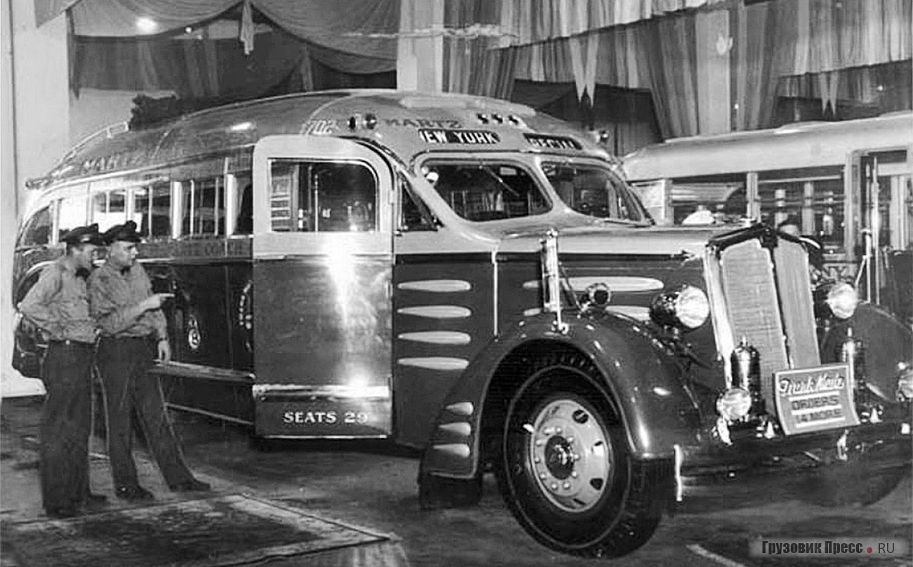 White-Bender Palace Highway coach, 1937 г. Создан White Motor Co. и Bender Body Co. Вместе с Сахновским над ним работал дизайнер интерьеров Эрик Ланглэндз