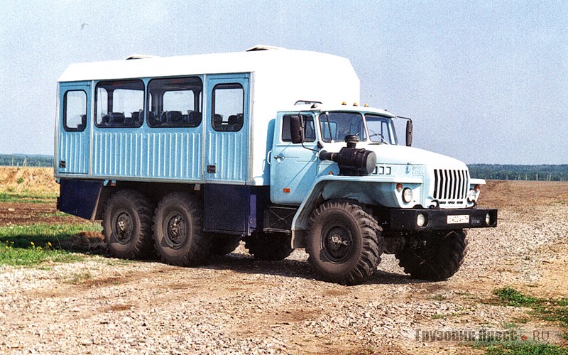 Первый вахтовый автобус модели «Урал-32551» на шасси «Урал-4320-10»