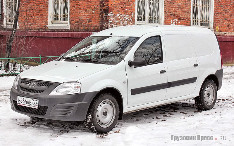 Обоснованным лидером рыночной ниши компактных фургонов в России является «Лада Ларгус», несущая в своей основе Renault/Dacia Logan первого поколения 2004 года