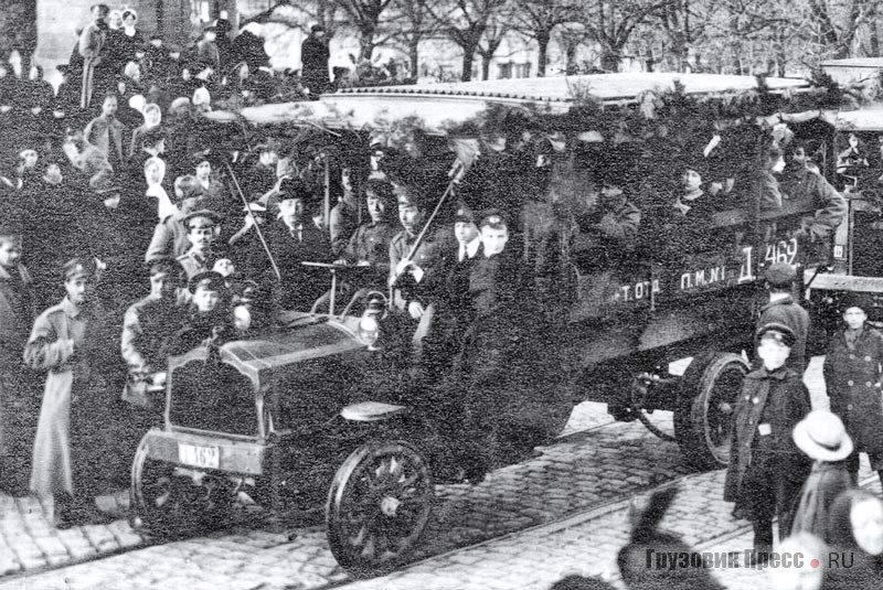 Вспомогательный омнибус на базе 3-тонного грузовика Packard. Владивосток, 1920 г.