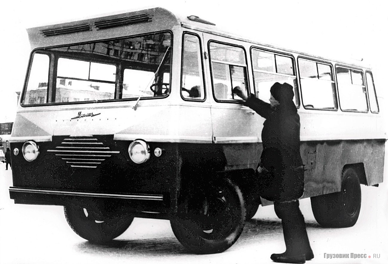 Опытный автобус «Уралец-66» на испытаниях.<br />Главное внешнее отличие от серийных автобусов – цельное ветровое стекло