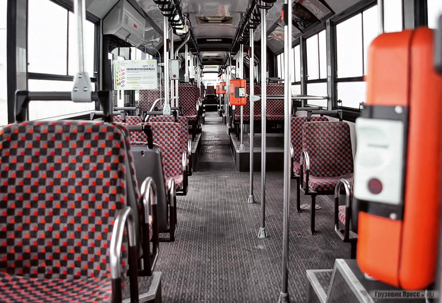 Салон автобуса Heuliez TRIBUS GX 237