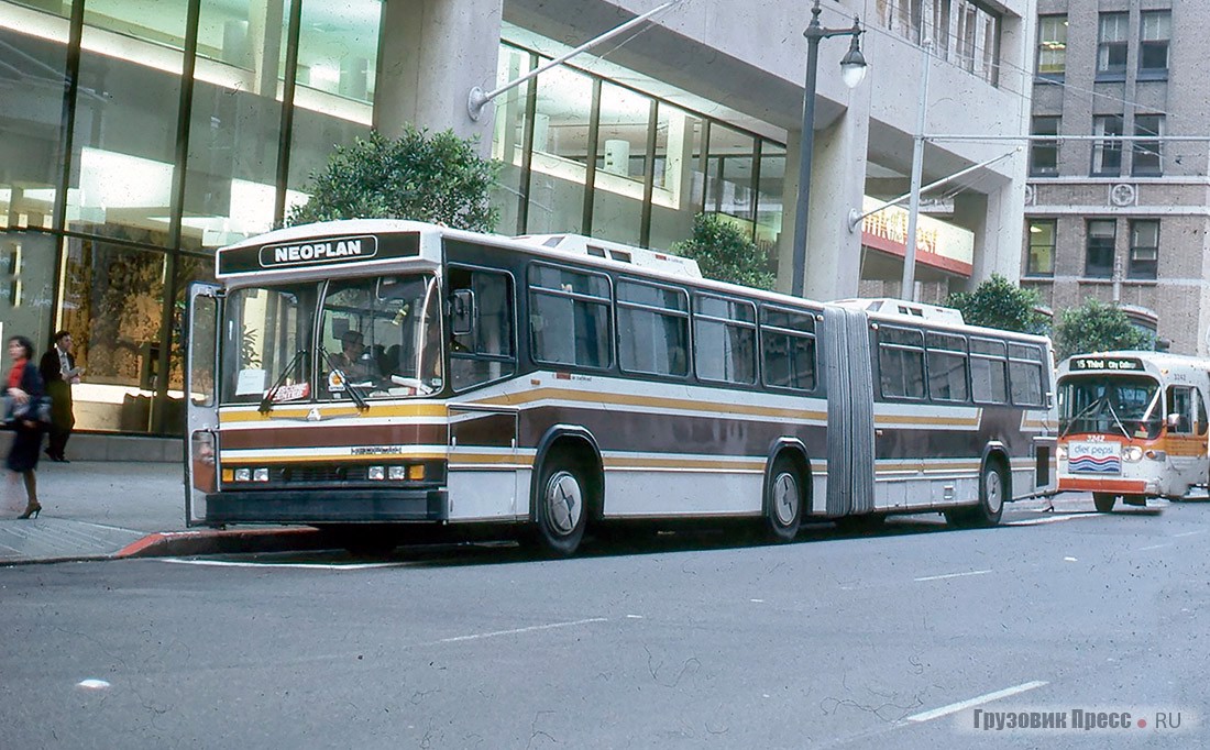  Автобус Neoplan USA N 421 во время испытаний на улицах Сан-Франциско в 1982 году