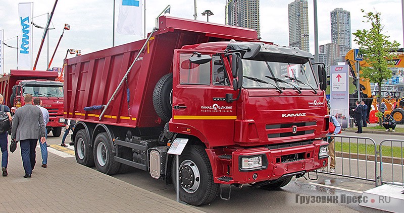 Автомобиль-самосвал КамАЗ-6520-В5 (6х4) грузоподъёмностью 26575 кг оснащён 20-кубовым кузовом