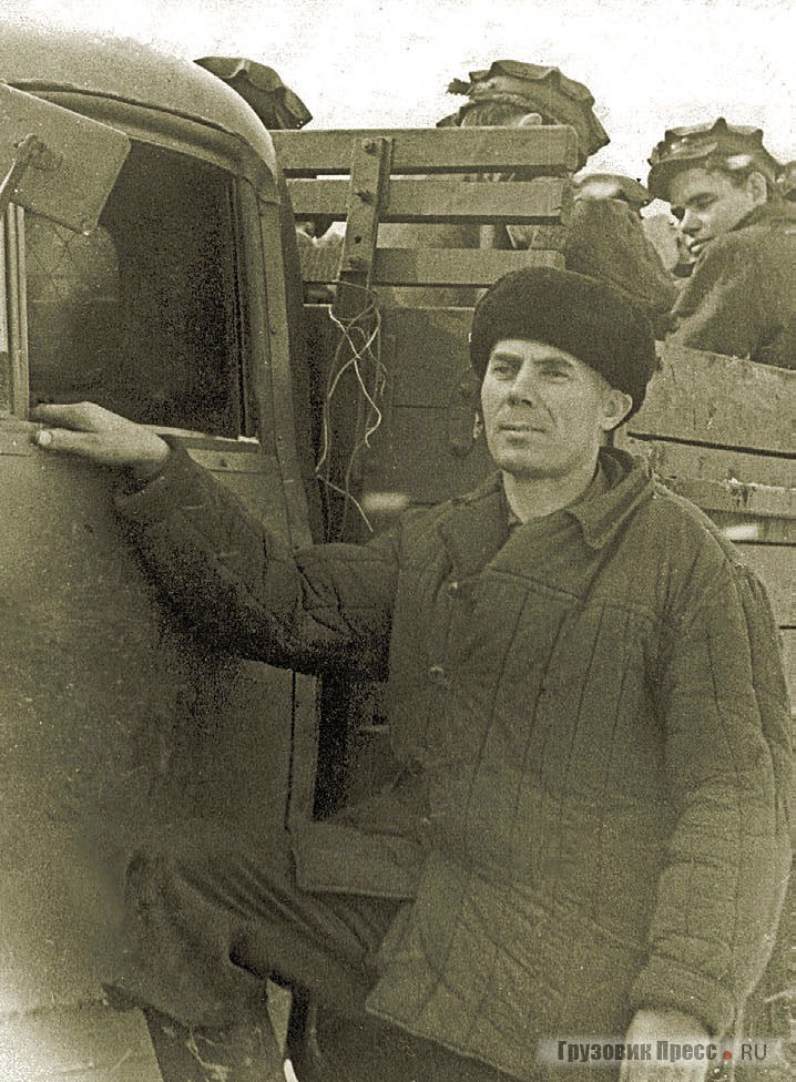 Антон Прокопьевич у своей машины перед очередным выездом на шахту. 1966 г.