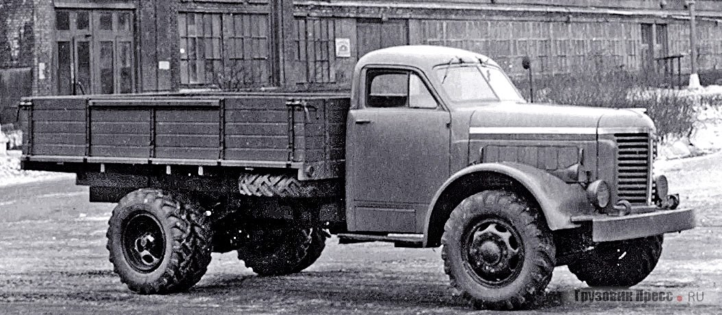 Два снимка «ульяновца» на территории НАТИ – этот и предыдущий вошли в изданный тогда небольшим количеством фотоальбом отечественных автомобильных новинок первой послевоенной поры