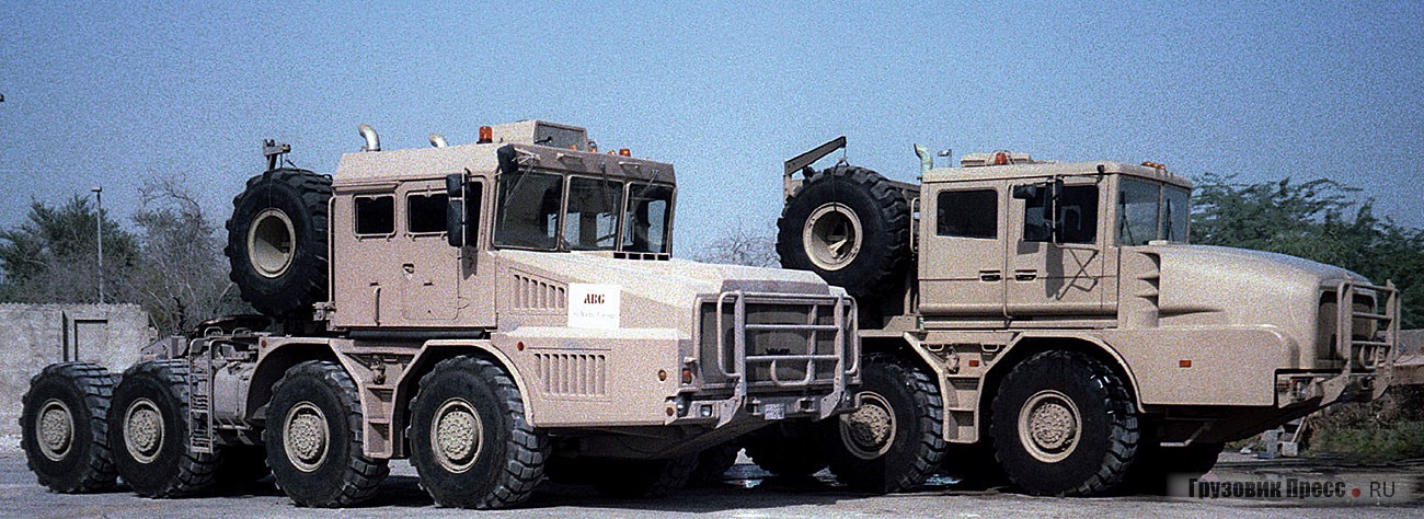 Два МЗКТ-74135: образца 1997 (слева) и 2004 годов
