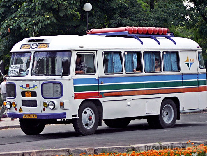 На Кировоградском заводе к ПТВС-3М некоторое время изготовляли вспомогательный автобус на базе ПАЗ-672М. Один из таких автобусов в Николаеве был переделан в маршрутный и долгое время эксплуатировался в городе