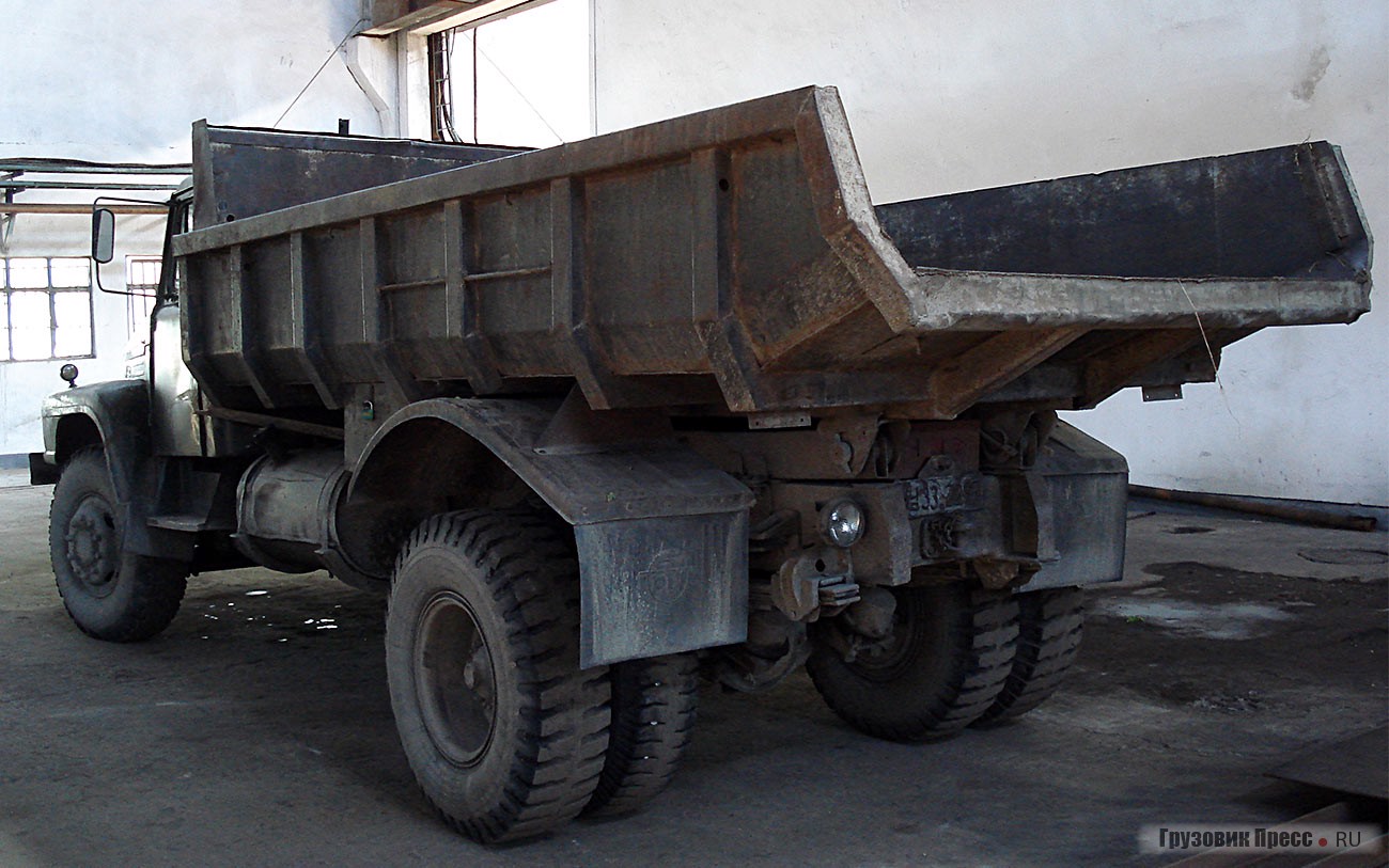 Заводской работяга на заводе в Токчхоне – 10-тонный самосвал Jaju-64 (4х2)
