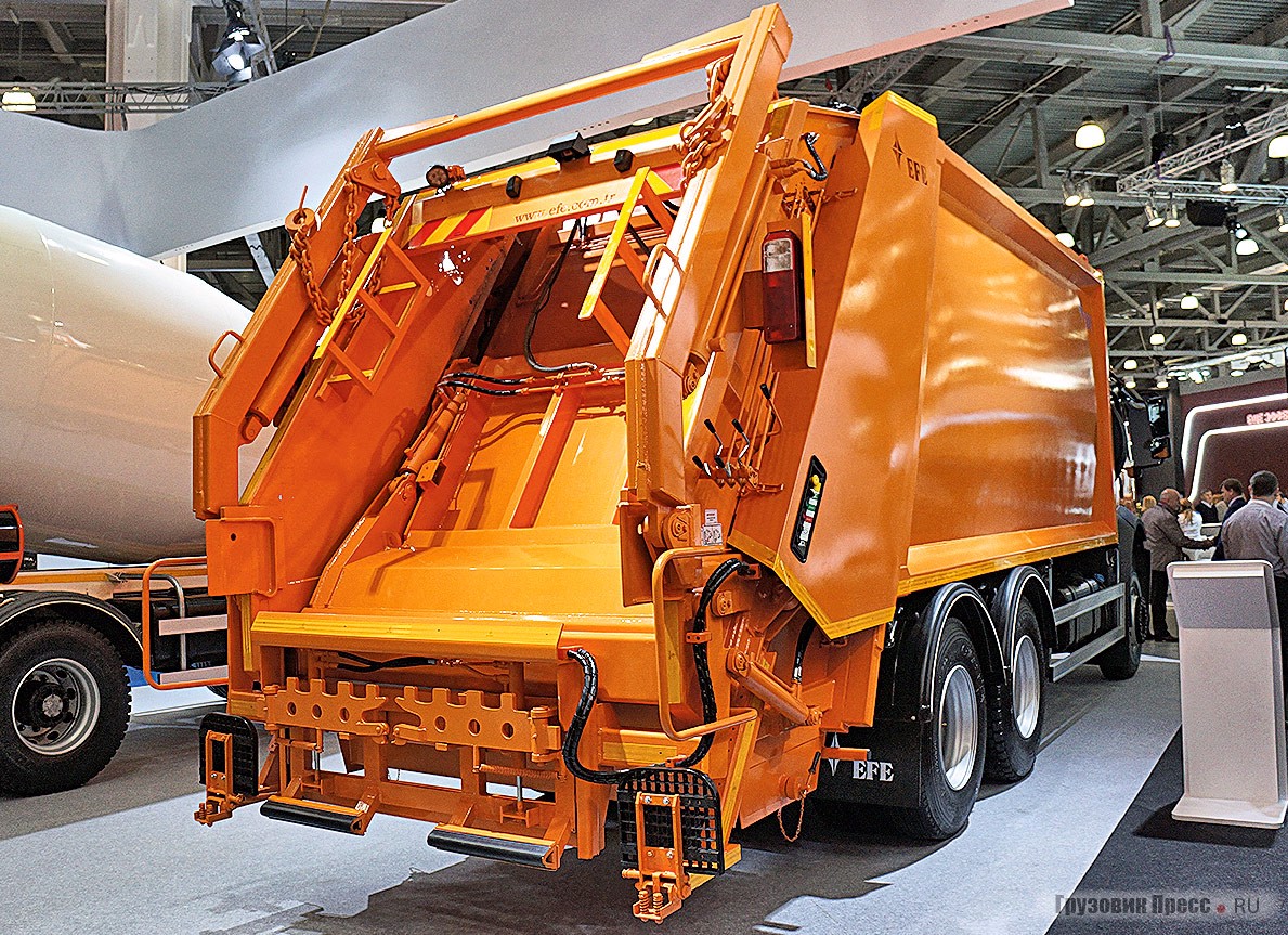 Мусоровозная надстройка [b]EFE на шасси Ford Cargo 2532[/b]. В рекламном буклете значится аж 7 кузовов различной размерности, но пока ситуация на валютном рынке не стабилизируется, особых перспектив у подобной импортной техники нет…